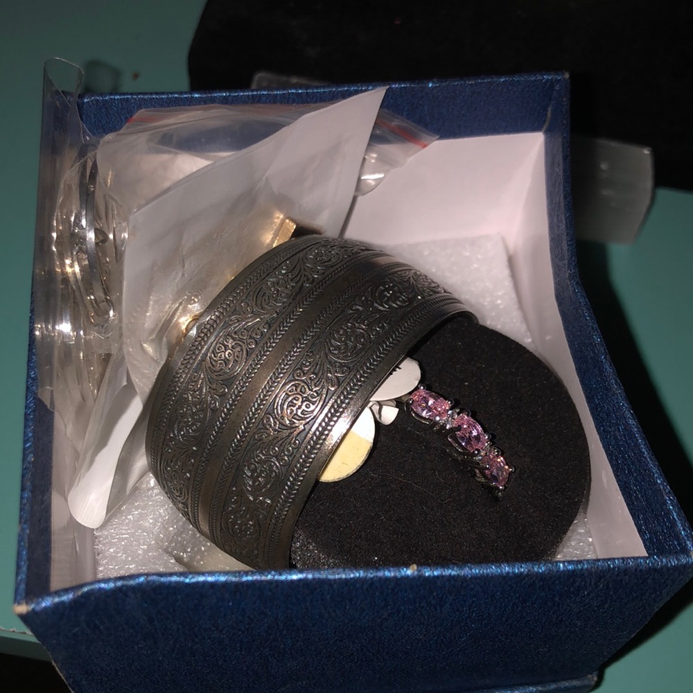 New four pairs of earrings a ring 12 and bracelet